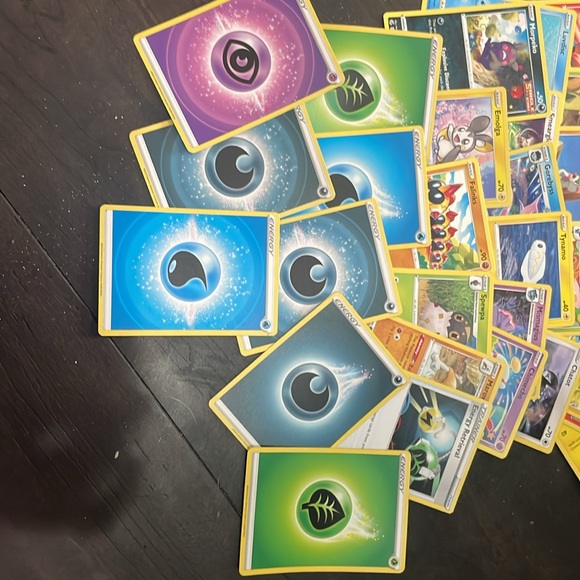 48 POKEMON cards! - Picture 4 of 5
